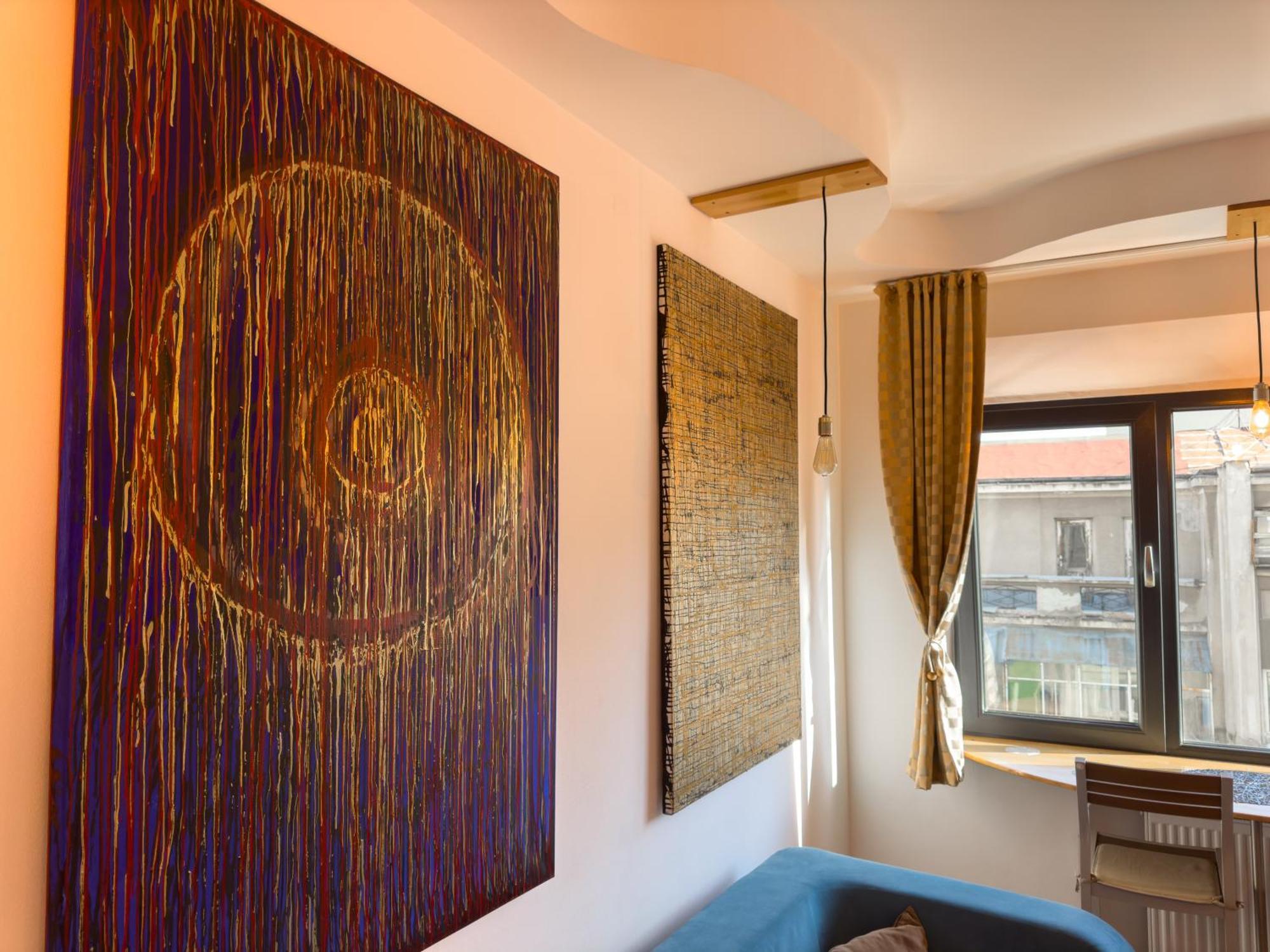 Retreat Universitate Apartment *